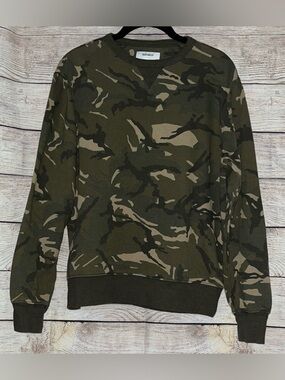 🤎3/$10 Old Navy Camouflage Sweater Size Small